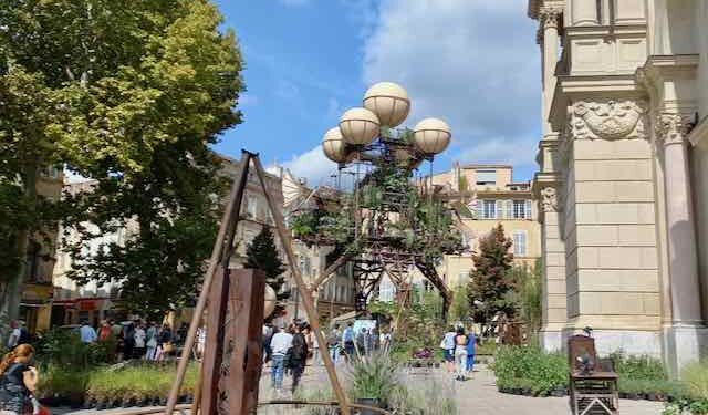 [Insolite] L’Aéroflorale II atterrit dans le centre d’Aix-en-Provence