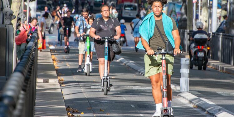 Usagers de la trottinette dans les rues de Marseille le 1er septembre 2022 (Crédit Gomet'/JYD)
