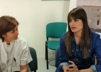 La marraine de la Maison des femmes Clara Luciani avec le Pr Florence Bretelle, directrice de la Maison des femmes (crédit : JRG / Gomet')