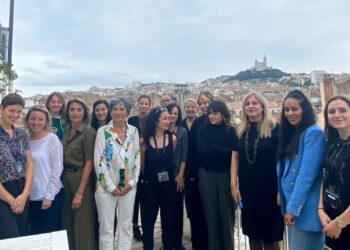 La députée européenne Sylvie Brunet avec la deuxième promotion du programme Women Coders à Marseille. (c) GG