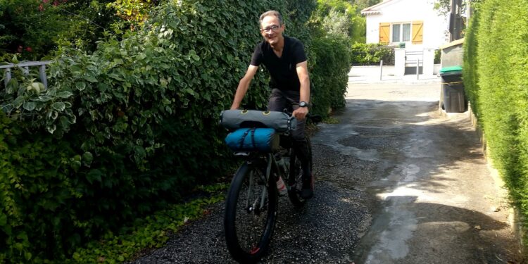 Emmanuel Delannoy à vélo, une éthique et une poétique ! (Crédit DR)