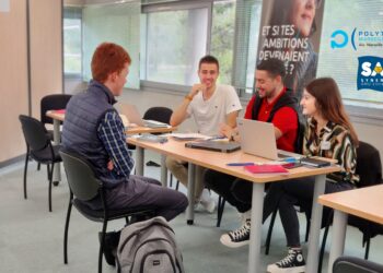 Les élèves de Polytech Marseille à la rencontre des professionnels locaux à l'occasion de la 2e édition du forum du recrutement TIC & Numérique (crédit : Gomet')