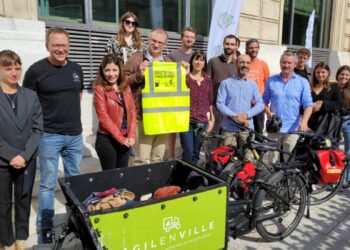 Des participants et les organisateurs des Rencontres du vélo (Crédit Gomet'/JYD)