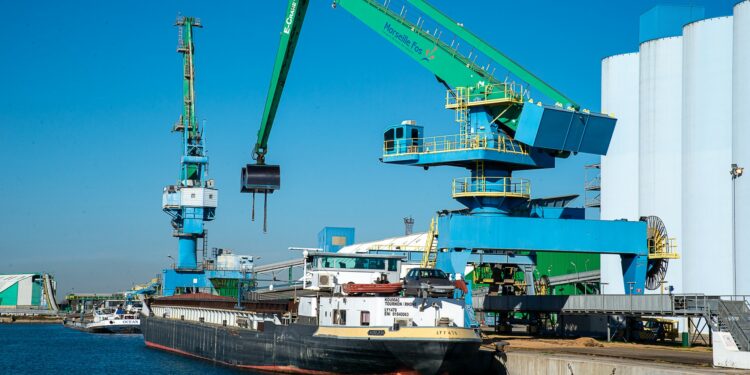 Un chargement de marchandises à destination du Rhône (Crédit Gomet'/JYD)