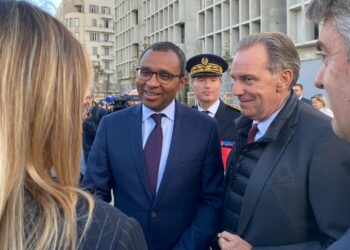Le ministre Pap Ndiaye avec Renaud Muselier, le président de la Région Sud, jeudi lors de la visite du chantier de la cité scolaire internationale (Crédit Gomet'/MG)