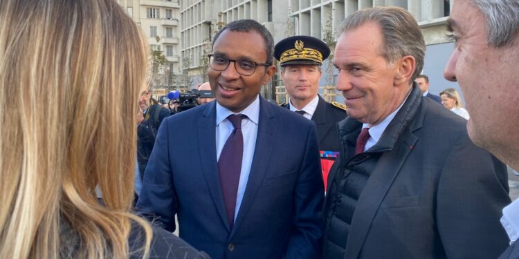Le ministre Pap Ndiaye avec Renaud Muselier, le président de la Région Sud, jeudi lors de la visite du chantier de la cité scolaire internationale (Crédit Gomet'/MG)