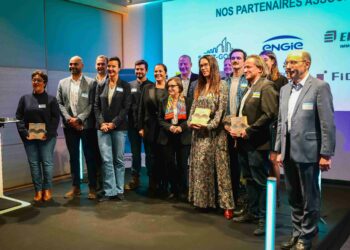 Les lauréats de Med'Innovant 2022 avec les organisateurs et partenaires du challenge (Crédit Gomet')