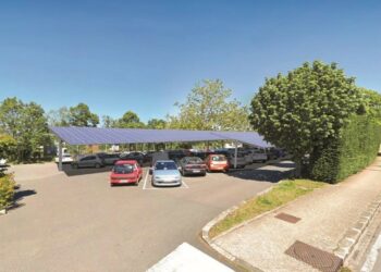 Un parking équipé de panneaux photovoltaïques (Crédit Tenergie)