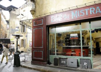 Le collectif PBLV 2.0 veut reprendre « Plus belle la vie » dans les studios de la Belle de mai