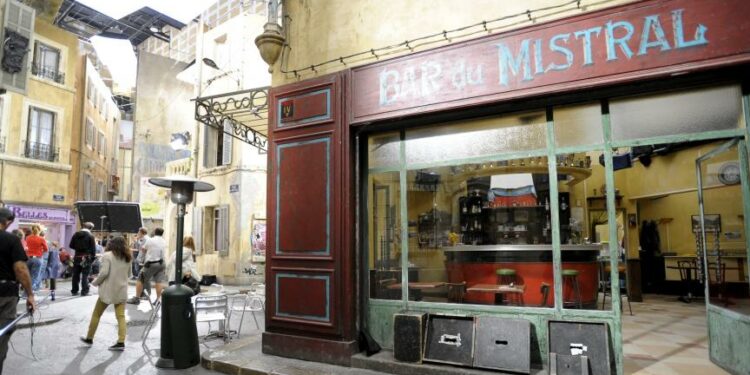 Le collectif PBLV 2.0 veut reprendre « Plus belle la vie » dans les studios de la Belle de mai