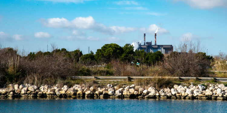 La zone industrialo-portuaire de Fos-sur-Mer (crédit : JYD/Gomet')
