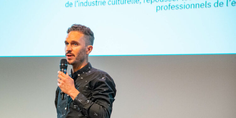 Pikip solar speakers