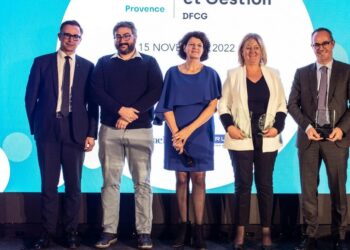 Les présidents DFCG et DFCG Provence et les lauréats du 11e Trophée Finance et Gestion Provence. De gauche à droite : Emmanuel Millard - Président DFCG, Joris Galéa - + Simple, Marie-Hélène Pebayle, Présidente DFCG Provence, Caroline Notre Dame - Fondasol, Jean-Sébastien Leoni - NGE. Crédit ©MTBAGENCY