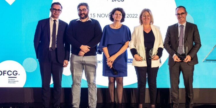 Les présidents DFCG et DFCG Provence et les lauréats du 11e Trophée Finance et Gestion Provence. De gauche à droite : Emmanuel Millard - Président DFCG, Joris Galéa - + Simple, Marie-Hélène Pebayle, Présidente DFCG Provence, Caroline Notre Dame - Fondasol, Jean-Sébastien Leoni - NGE. Crédit ©MTBAGENCY