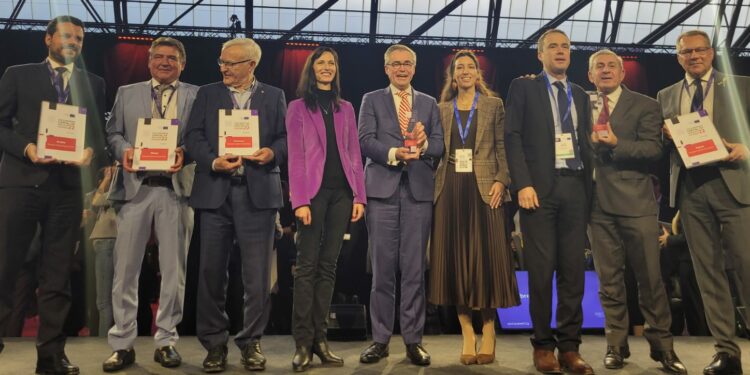 La Métropole AMP reçoit le prix iCapital (crédit : AMP Métropole)