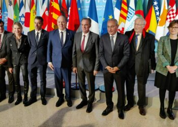 Renaud Muselier au centre, avec à sa droite le prince Albert II de Monaco, et à sa gauche, Nasser Kamel (crédit : RL)