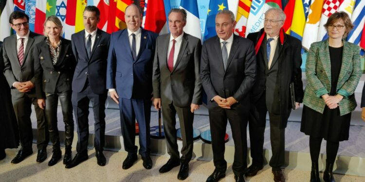 Renaud Muselier au centre, avec à sa droite le prince Albert II de Monaco, et à sa gauche, Nasser Kamel (crédit : RL)