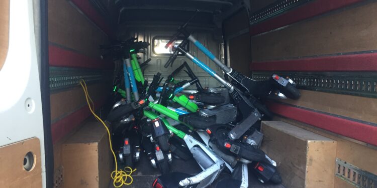 Mise en fourrière des trottinettes et vélos mal garés : la mairie passe à l’action