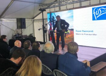 René Raimondi, le maire de Fos, vendredi 2 décembre lors de l'inauguration de la centrale photovoltaïque de Total Energies (Crédit Gomet')