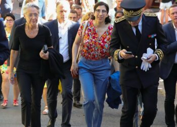 Rima Abdul Malak avec la Première ministre l(été dernier lors du visite au Festival d'Avignon 2022 (Crédit DR)