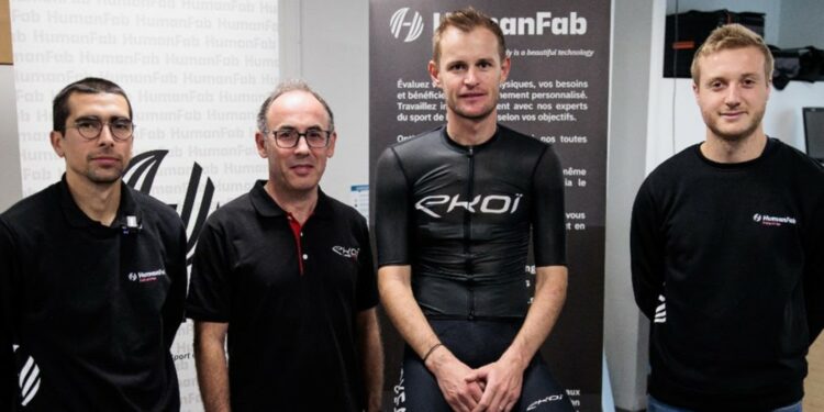 P. Berthe (Ingénieur R&D HumanFab), E. Ceccon (Responsable R&D Ekoï), M.Bouet (cycliste professionnel) et T.Mousques (Chef de projet R&D HumanFab)