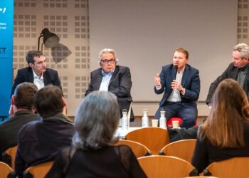 De gauche à droite : Pierre Joubert et Alain Lacroix (RSI), Matthieu Capuono (Crowe-Ficorec) et Jean-François Eyraud (Gomet') lors de la présentation du baromètre des levées de fonds, mercredi 29 mars (crédit : JYD / Gomet')