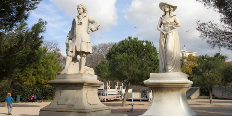 La statue en réalité augmentée d'Elisabeth Vigée Le Brun est positionnée à côté de Pierre Puget, Parc Borély (crédit : Snapchat)