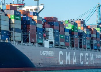 Un porte-conteneurs de CMA CGM alimenté au GNL (Crédit Gomet'/JY Delattre)
