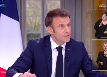 Emmanuel Macron était en direct de TF1 et France 2 à 13h mercredi 22 mars (crédit : TF1)