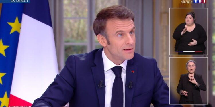 Emmanuel Macron était en direct de TF1 et France 2 à 13h mercredi 22 mars (crédit : TF1)