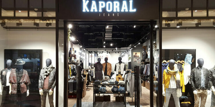 Recentrer l'activité sur le denim et reprise des boutiques