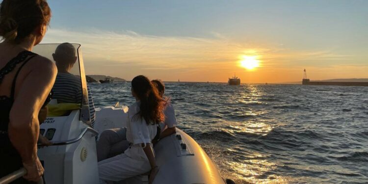 Une sortie en mer des membres du Cercle des mécènes avec Sud Plaisance durant Art-o-Rama 2022 (Crédit DR)