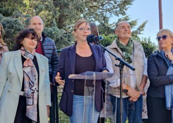 Sophie Joissains inaugure la "rue scolaire" des Nations à Aix mardi 4 avril 2023 (crédit : RL)