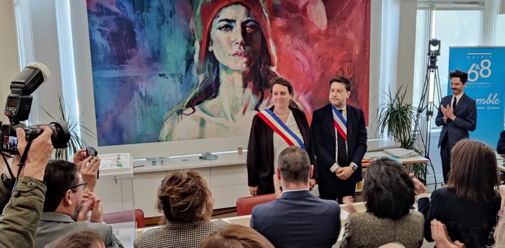 Le maire de Marseille, Benoît Payan, a remis l'écharpe tricolore à Olivia Fortin à l'issue du dépouillement (crédit : RL)