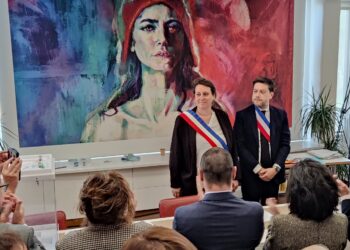 Le maire de Marseille, Benoît Payan, a remis l'écharpe tricolore à Olivia Fortin à l'issue du dépouillement (crédit : RL)
