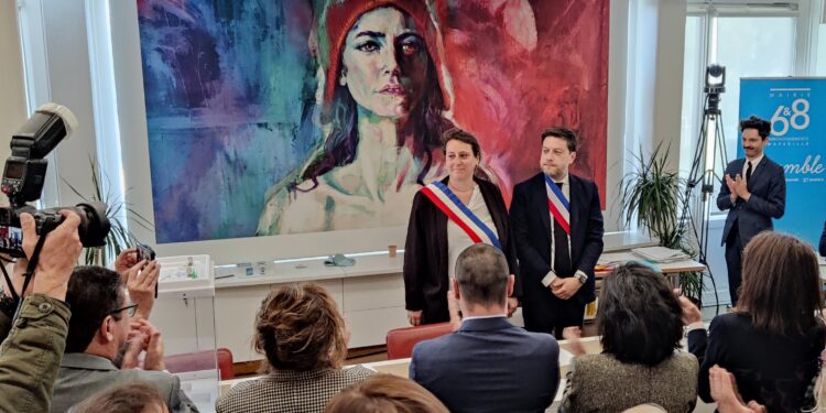 Le maire de Marseille, Benoît Payan, a remis l'écharpe tricolore à Olivia Fortin à l'issue du dépouillement (crédit : RL)