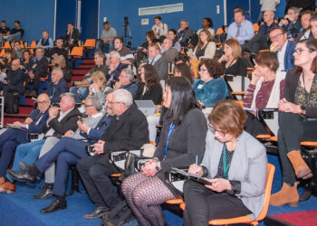 Trente citoyens et cinquante personnes issus de la société civile ou du monde économique vont ensemble « définir une vision » pour l’avenir industriel de Fos-Berre (crédit : JYD Gomet')