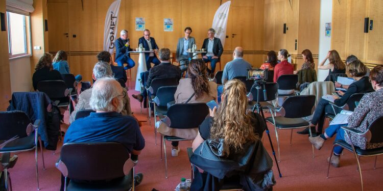 Jean-François Eyraud (Gomet'), Frédéric Guelle (Métropole), Jean-Daniel Beurnier (CCI) et Didier Jau (Ville de Marseille) lors de la conférence organisée par Gomet' vendredi 12 mai 2023 (crédit : JYD / Gomet')
