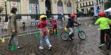 Les enfants de maternelle de l'école des Moulins du quartier du Panier (Marseille 2e) jeudi 25 mai sur la Canebière (Crédit JFE)