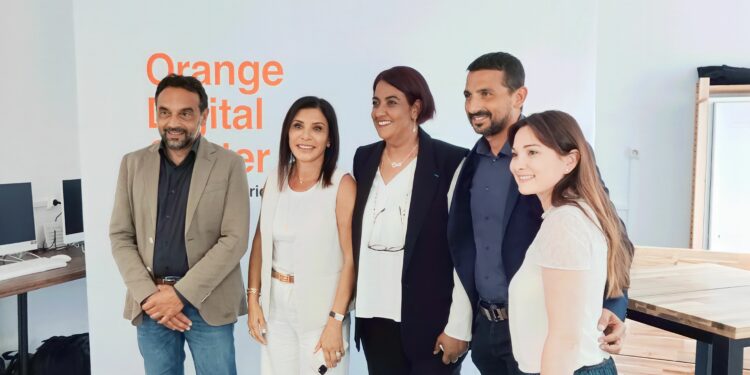 De gauche à droite, Philippe Daumas, Nora Preziosi, Fatima Mostefaoui, Laurent Choukroun et Elodie Cesaro (crédit : RL)