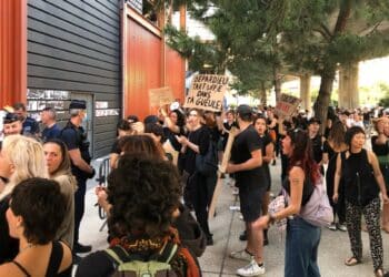 Manifestation devant le Silo contre le concert "Depardieu chante Barbara" (Crédit Gomet'/JFE)