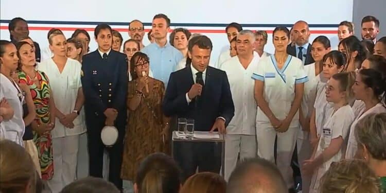 Emmanuel Macron à l'hôpital militaire Lavéran mardi 27 juin (crédit : capture Elysée)