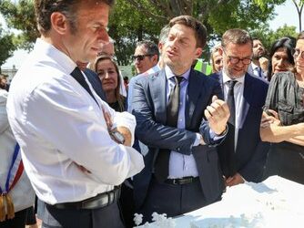 Macron annonce un concours d'architectes pour rénover 188 écoles marseillaises