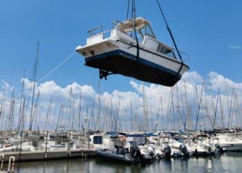 l'enlèvement de L'Albatros, découvert abandonné au Frioul en 2020, est enlevé avant d'être détruit.