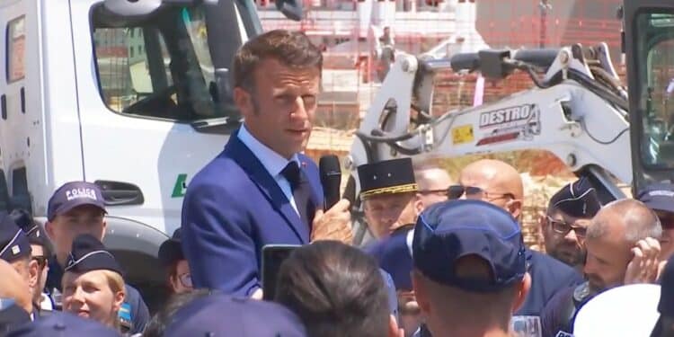 Emmanuel Macron sur le chantier de la prisondes Baumettes 3 lundi 26 juin en début d'après-midi (Capture écran @elysee)