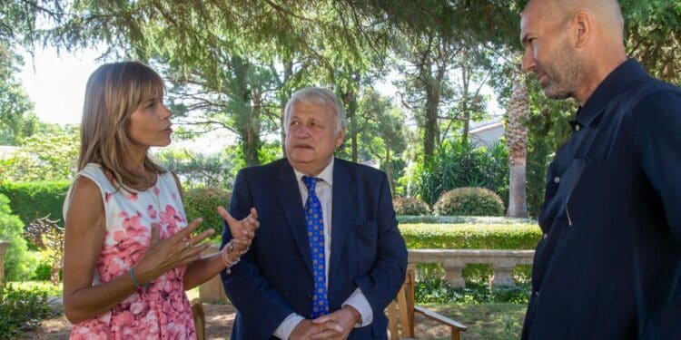 Nathalie Paoli avec Zinedine Zidane et le maire d'Istres François Bernardini (CréditDR)