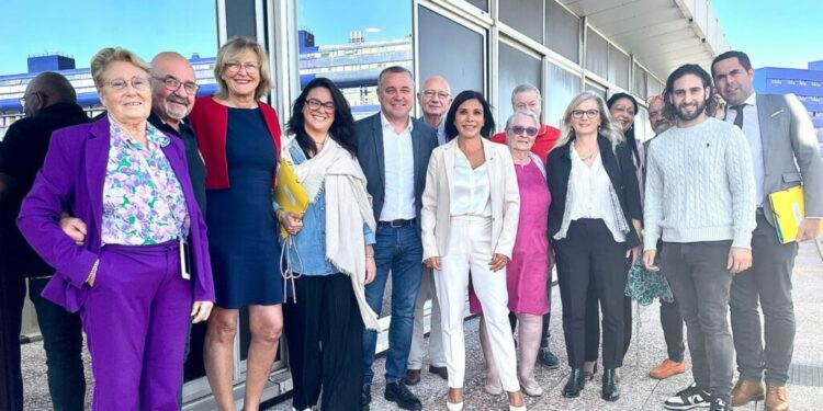 Nora Preziosi (au centre) en blanc avec le conseil d'administration de 13 Habitat (Crédit DR)