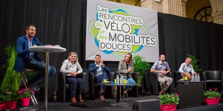 De gauche à droite, Benoît Gilles, Séverine Desbouys, Pierre Huguet, Kayané Bianco, Robin Allaury et Patrick Sorin (crédit : JYD Gomet')