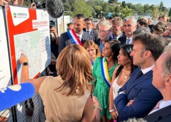 Martine Vassal présente lundi 26 juin à Emmanuel Macron la carte des projets transports sur Marseille (Crédit AMP).