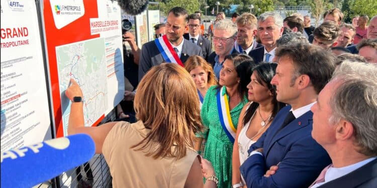 Martine Vassal présente lundi 26 juin à Emmanuel Macron la carte des projets transports sur Marseille (Crédit AMP).